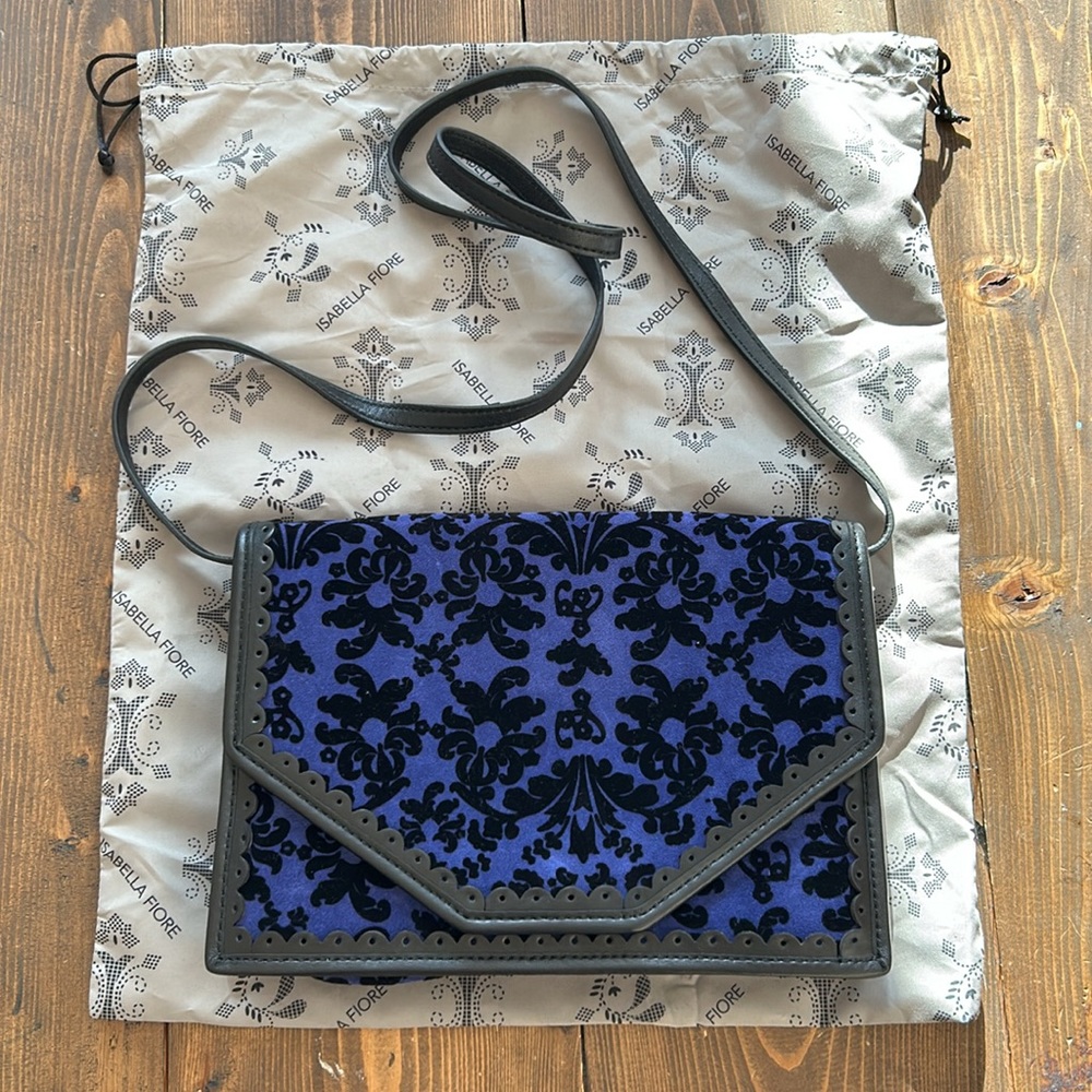EUC Isabella Fiore Purse with dust bag - clutch or crossbody